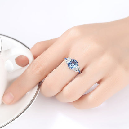 Inel din argint elegant rotund cu safir albastru si cristale zirconiu cesini femei