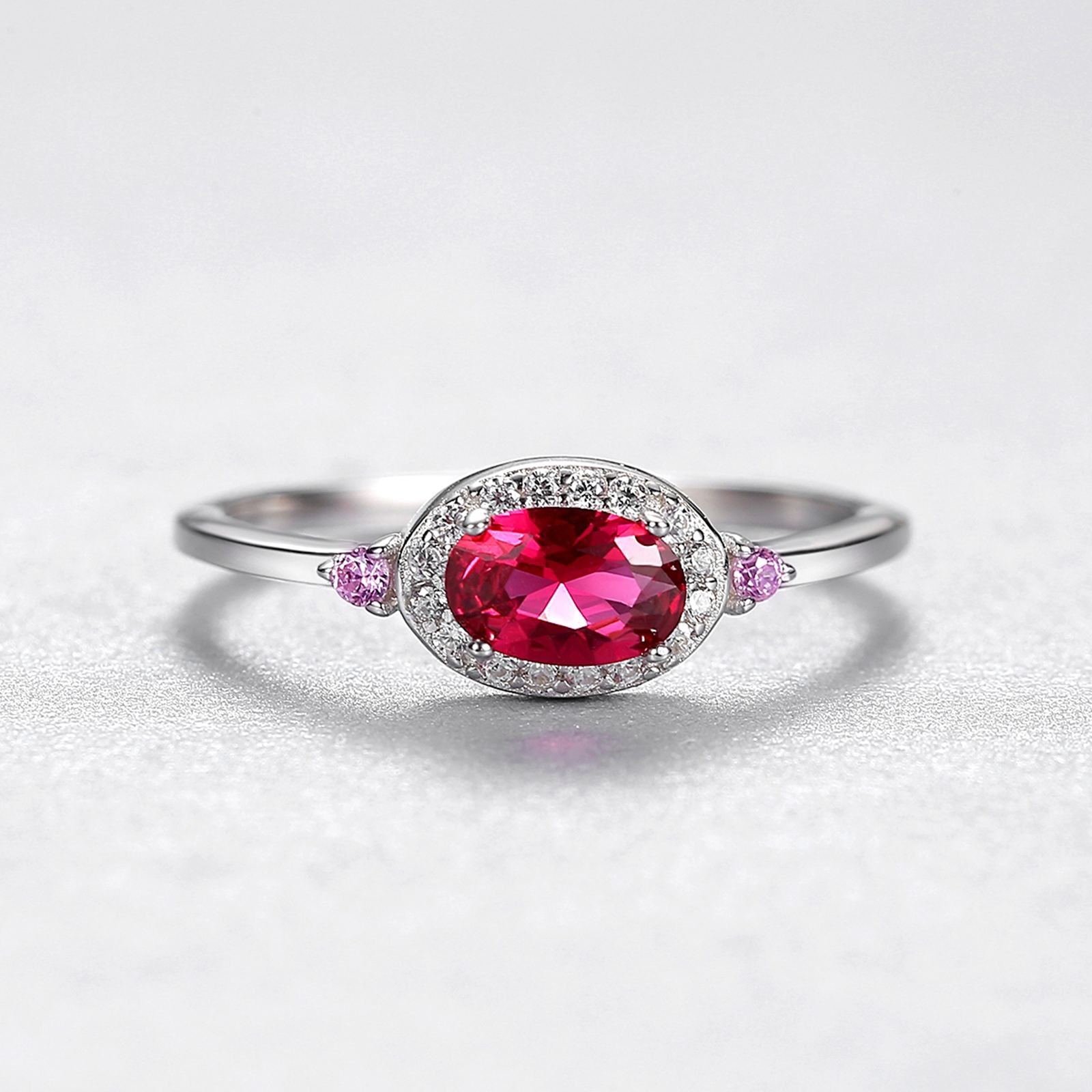 Inel din argint elegant oval cu rubin rosu si cristale zirconiu cesini cadou