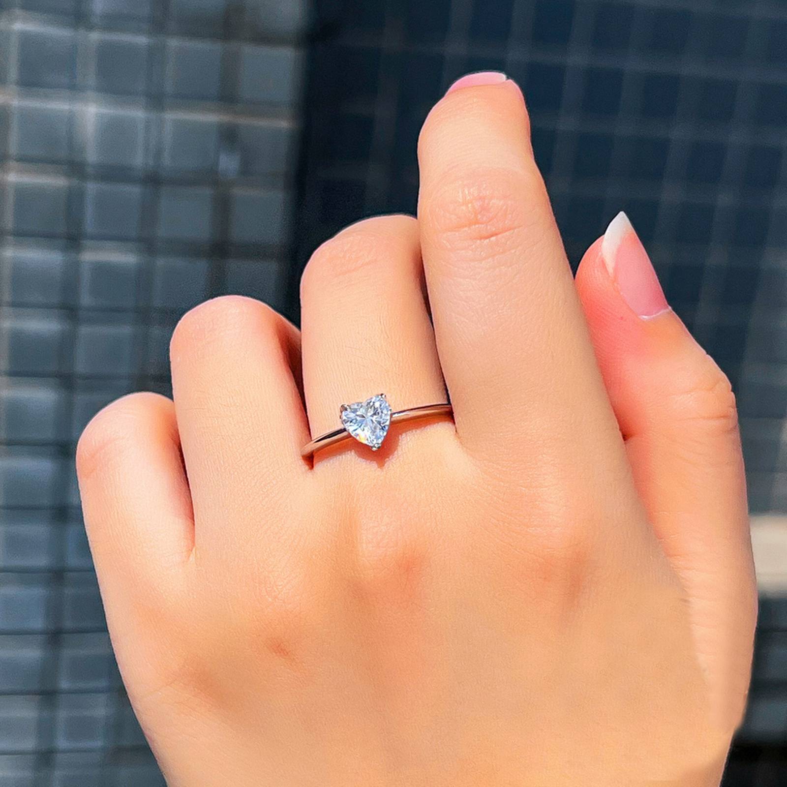 Inel din argint inima cu cristale zirconiu cesini purtat