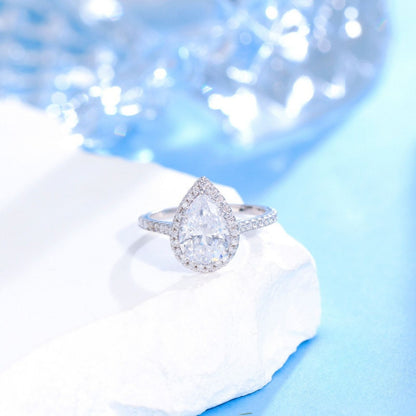 Inel din argint de logodna elegant lacrima cu cristale zirconiu cesini cadou