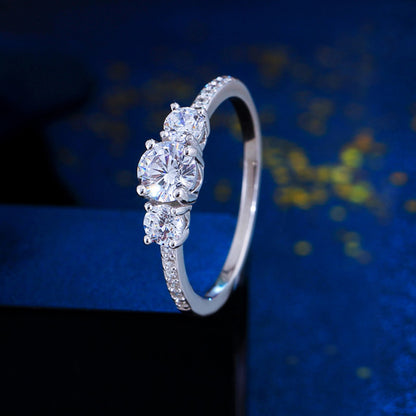 Inel din argint de logodna elegant rotund cu cristale zirconiu cesini cadou