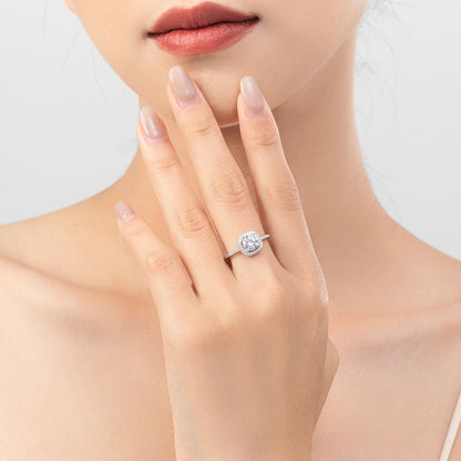 Inel din argint de logodna elegant patrat cu cristale zirconiu cesini purtat
