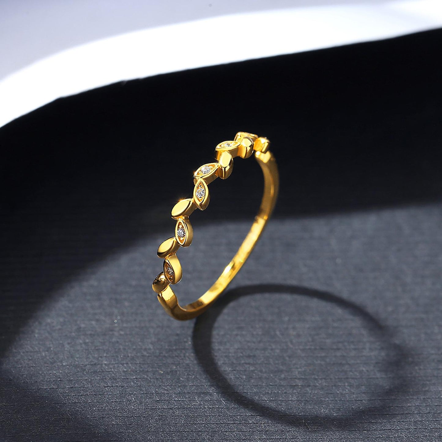 Inel din argint reglabil placat cu aur frunze cu cristale zirconiu cesini cadou