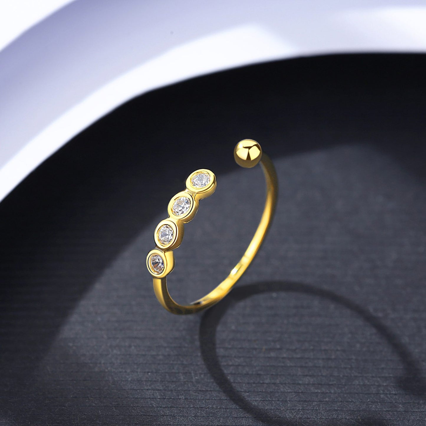 Inel din argint reglabil placat cu aur cu cristale zirconiu si biluta cesini cadou