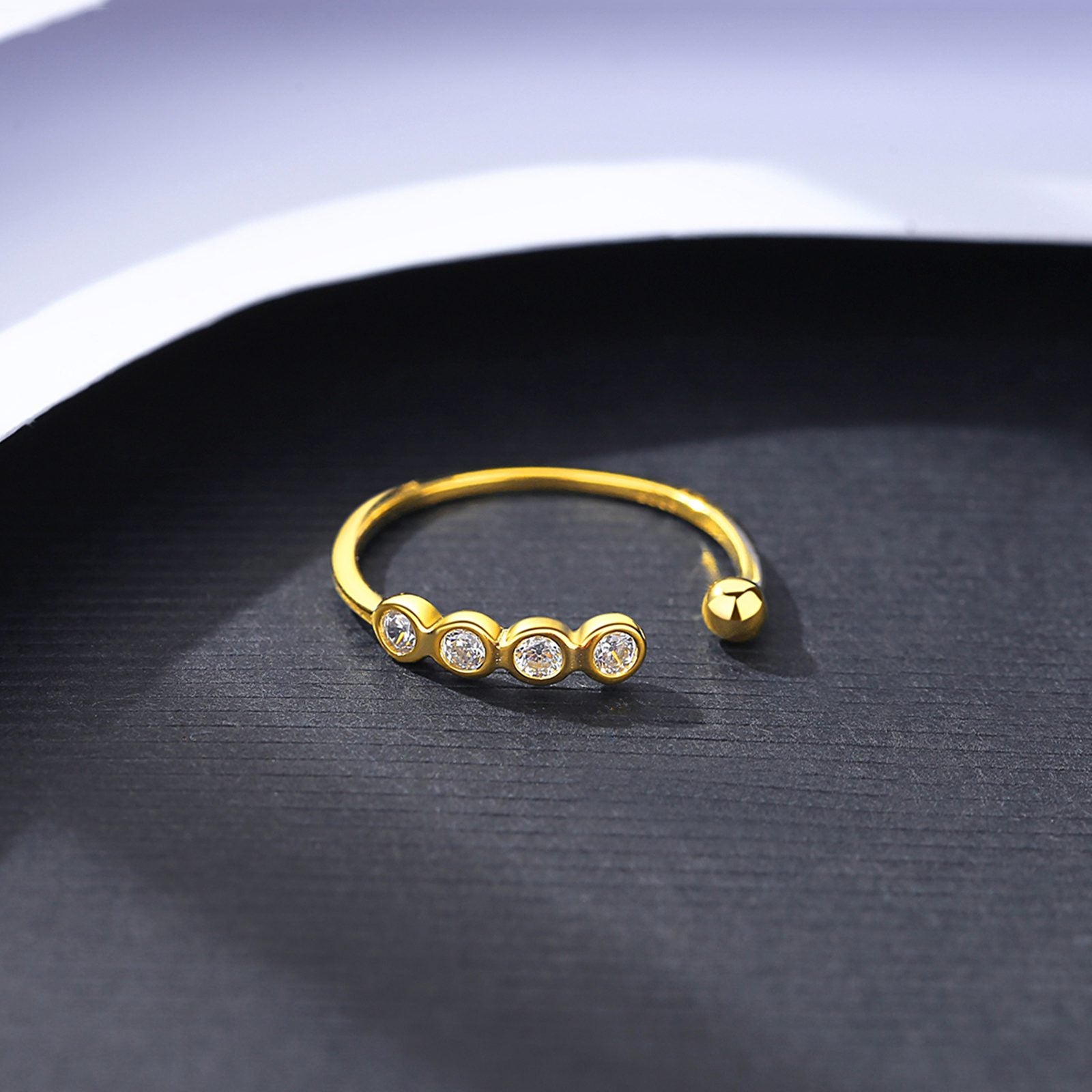 Inel din argint reglabil placat cu aur cu cristale zirconiu si biluta cesini femei