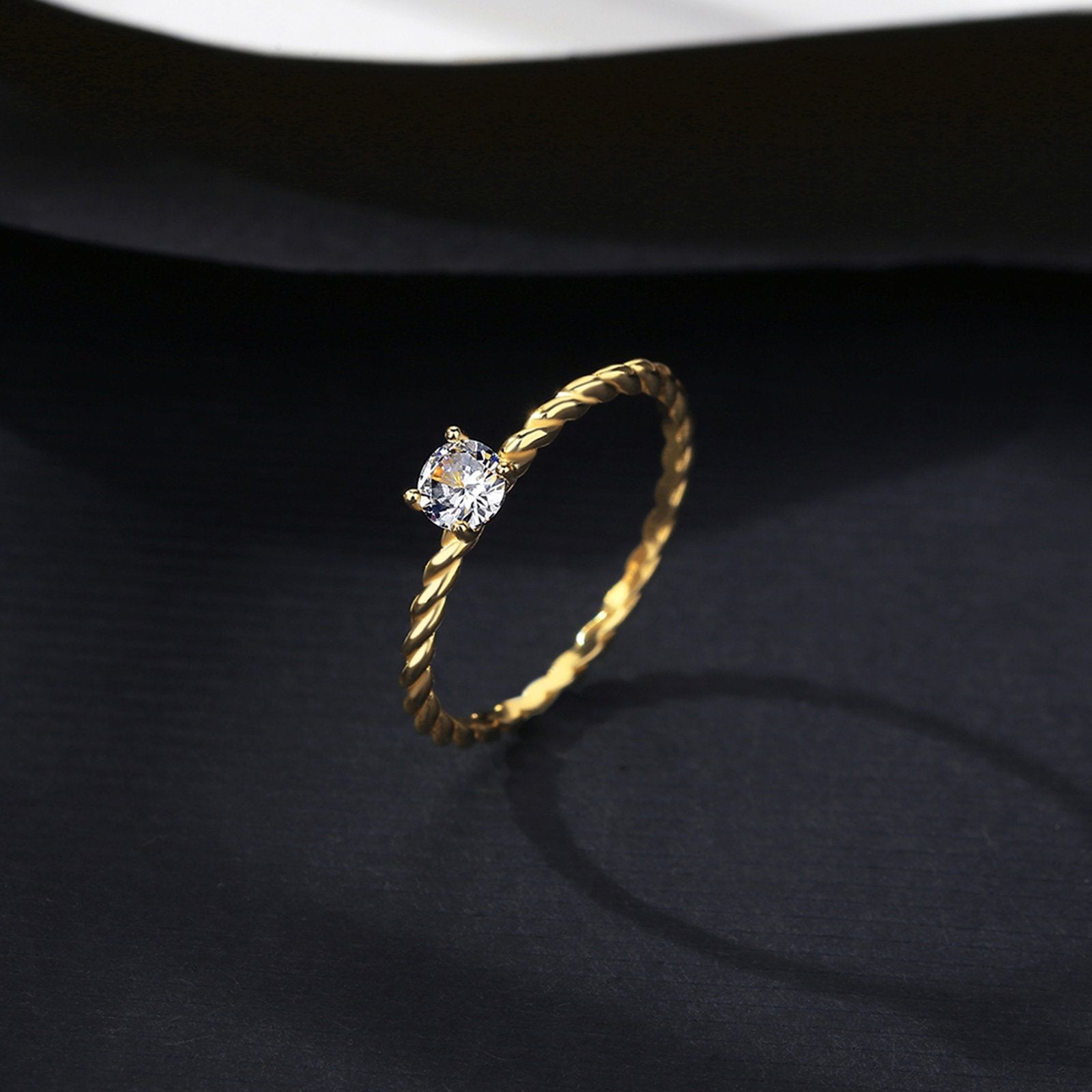 Inel din argint placat cu aur cu cristale zirconiu cesini cadou