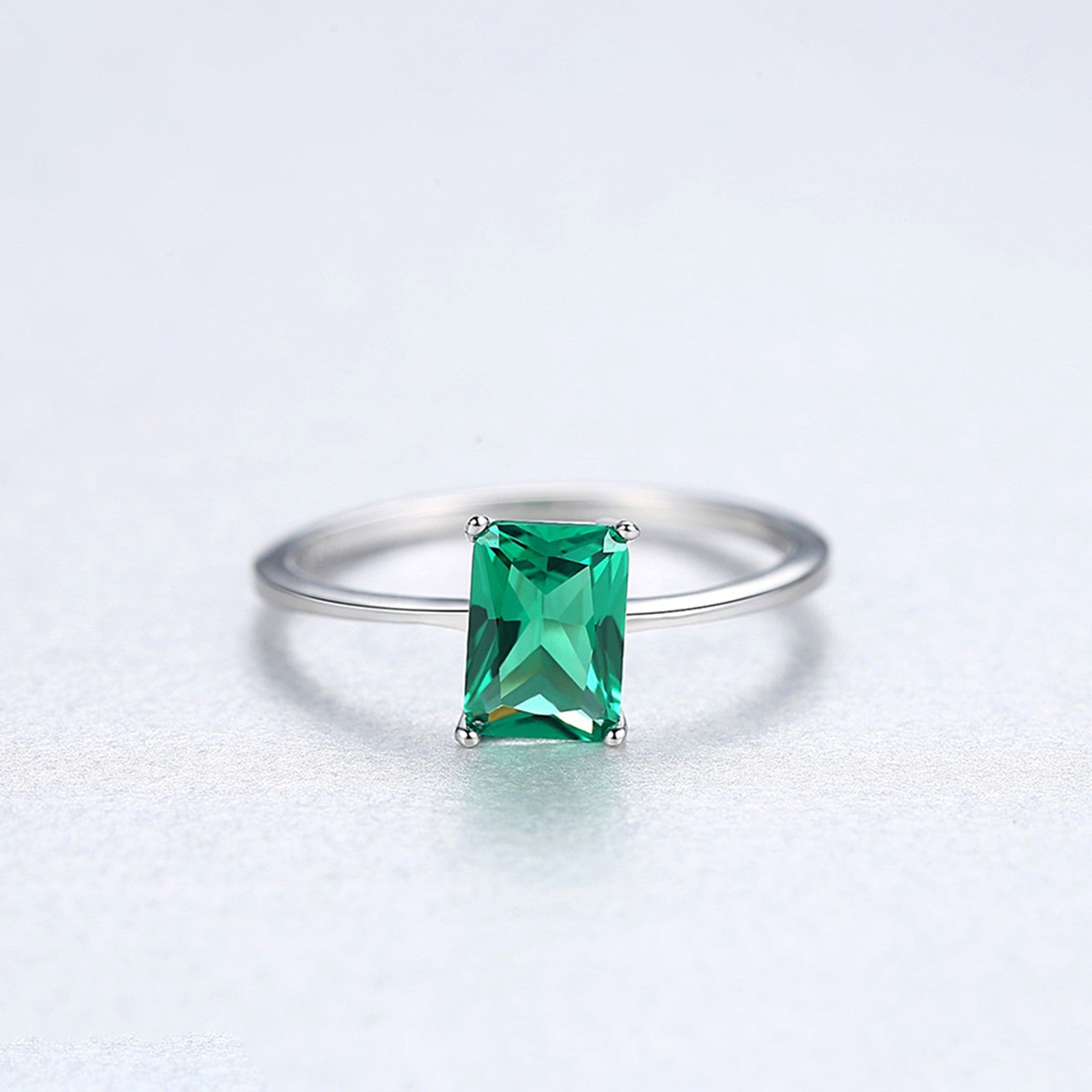 Inel din argint elegant rectangular cu smarald verde cesini cadou