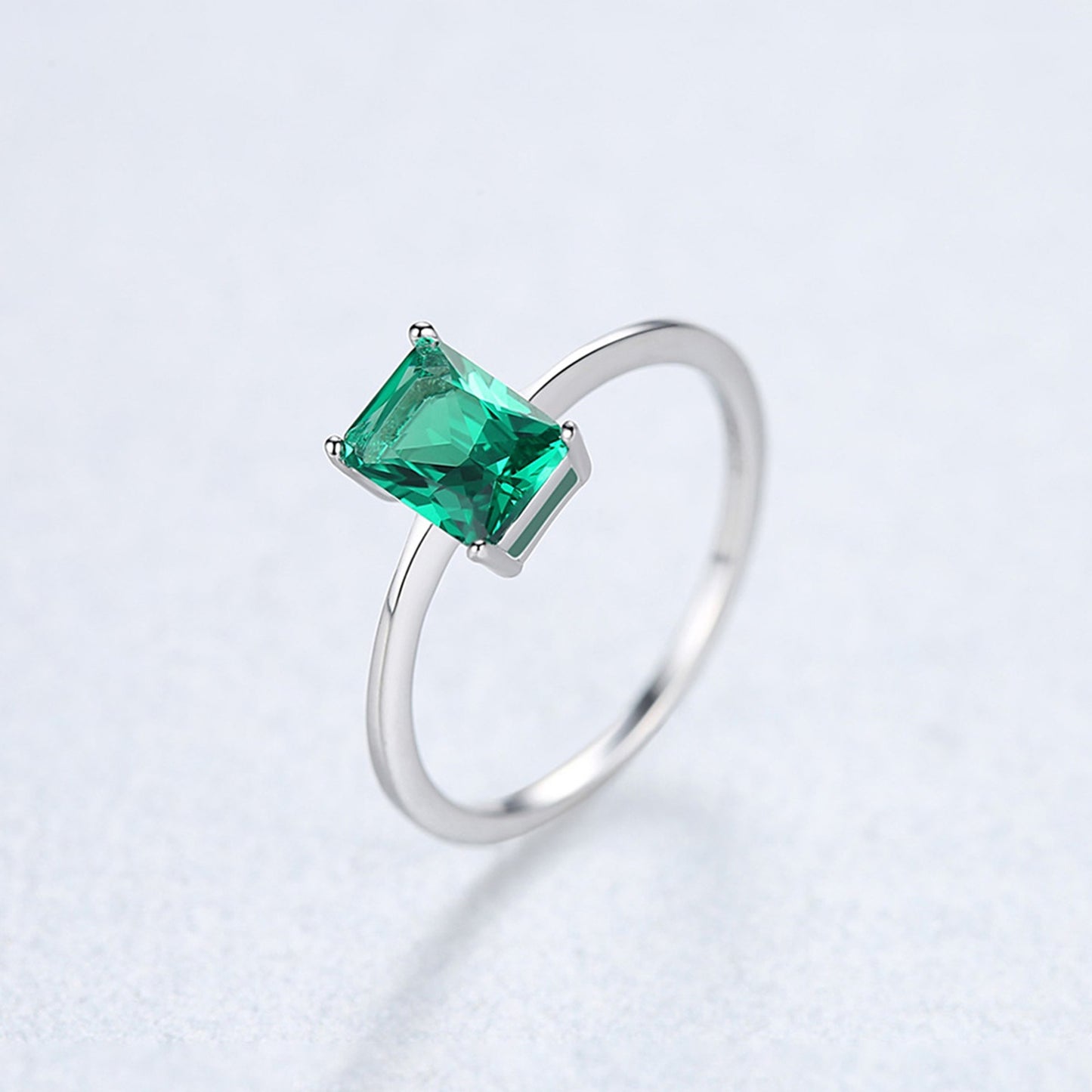 Inel din argint elegant rectangular cu smarald verde cesini femei