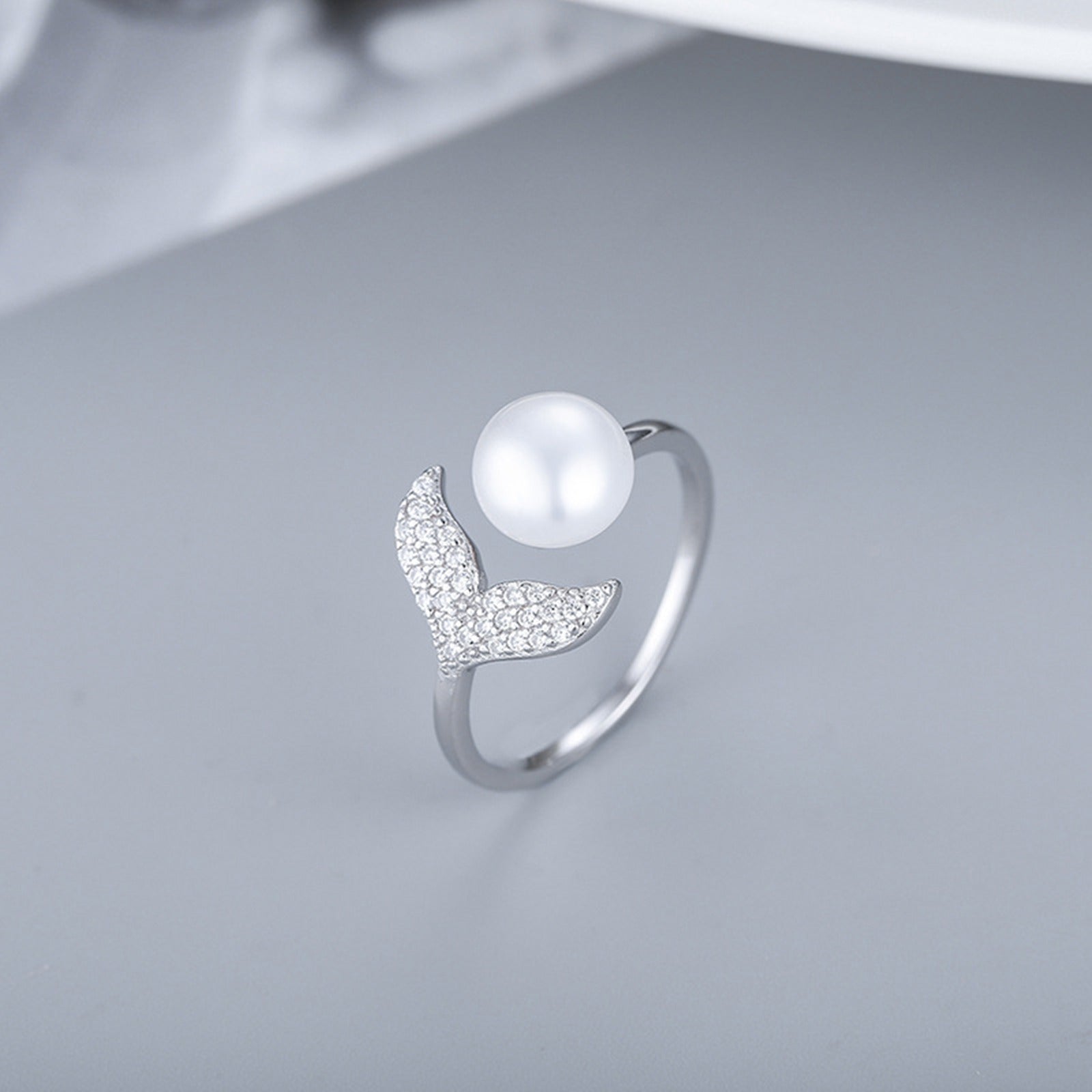 Inel din argint elegant reglabil cu perle naturale si cristale zirconiu cesini cadou