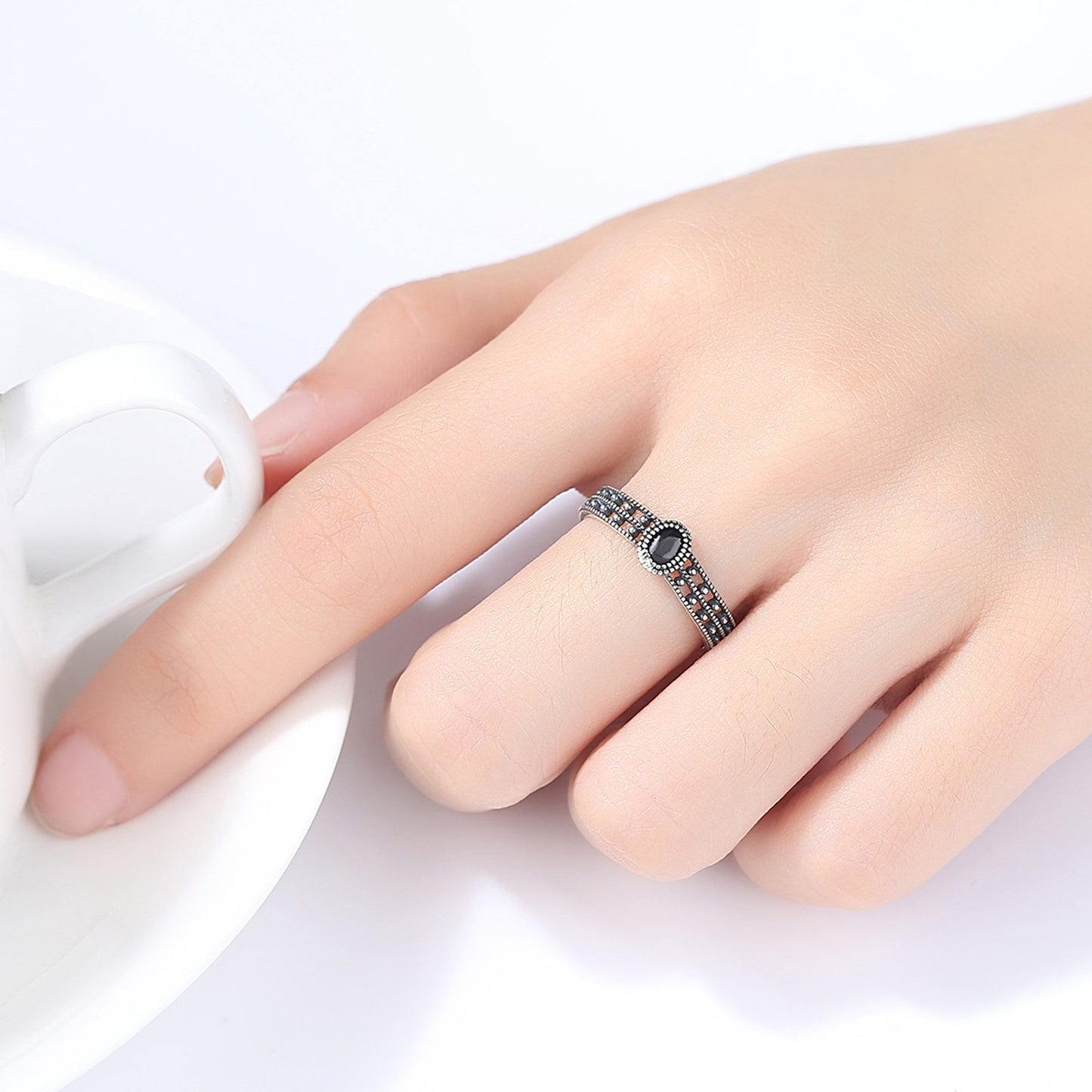 Inel din argint vintage lat cu onix negru reglabil cesini purtat