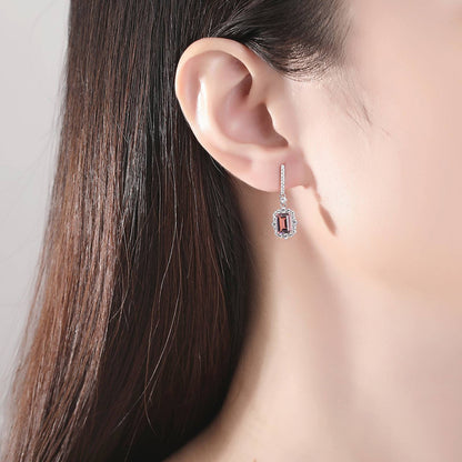 Set din argint colier si cercei elegant cu rubin rosu si cristale zirconiu cesini cercei purtati