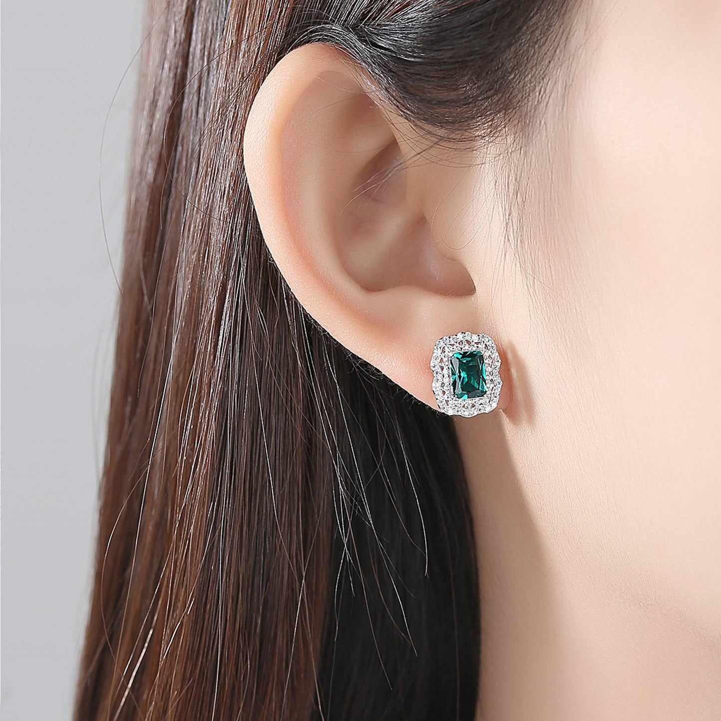 Set din argint colier si cercei elegant cu smarald verde si cristale zirconiu cesini cercei purtati