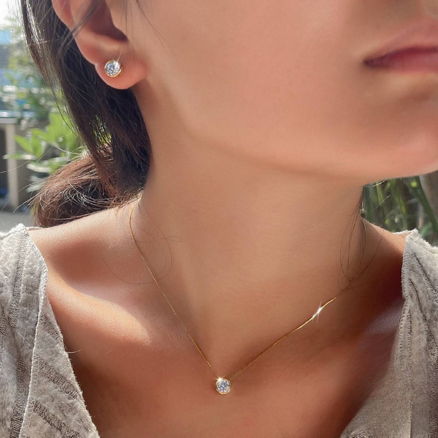 Set din argint elegant rotund placat cu aur colier si cercei cu cristale zirconiu cesini femei