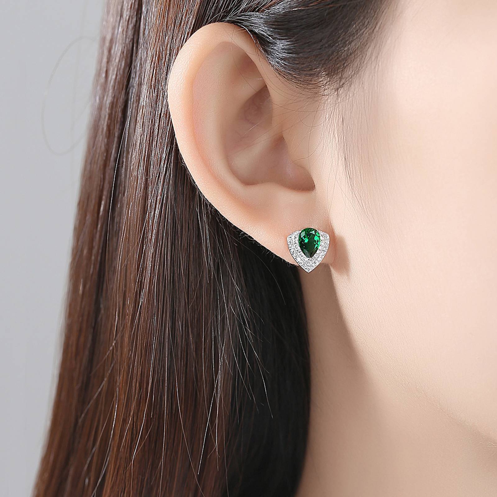 Set din argint colier si cercei elegant cu smarald verde si cristale zirconiu cesini cercei purtati