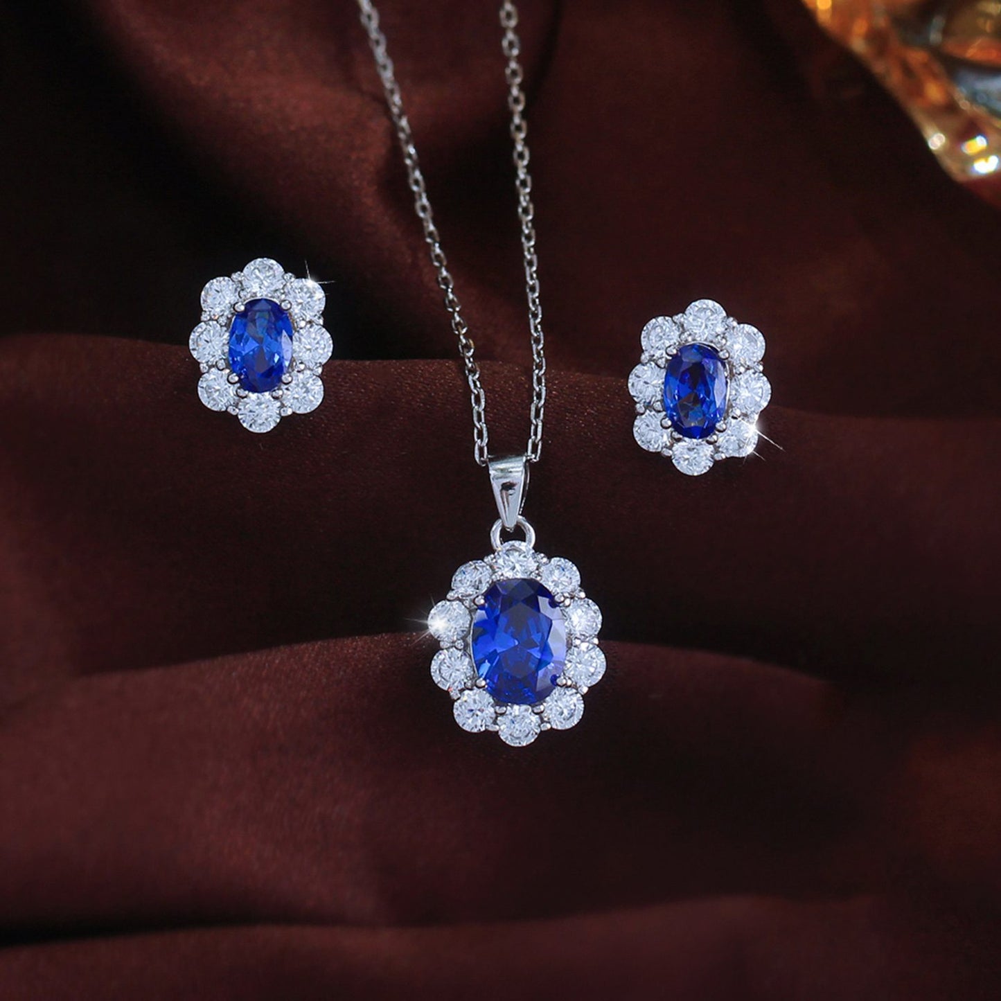 Set din argint colier si cercei oval floare cu safir albastru si zirconiu cesini cadou