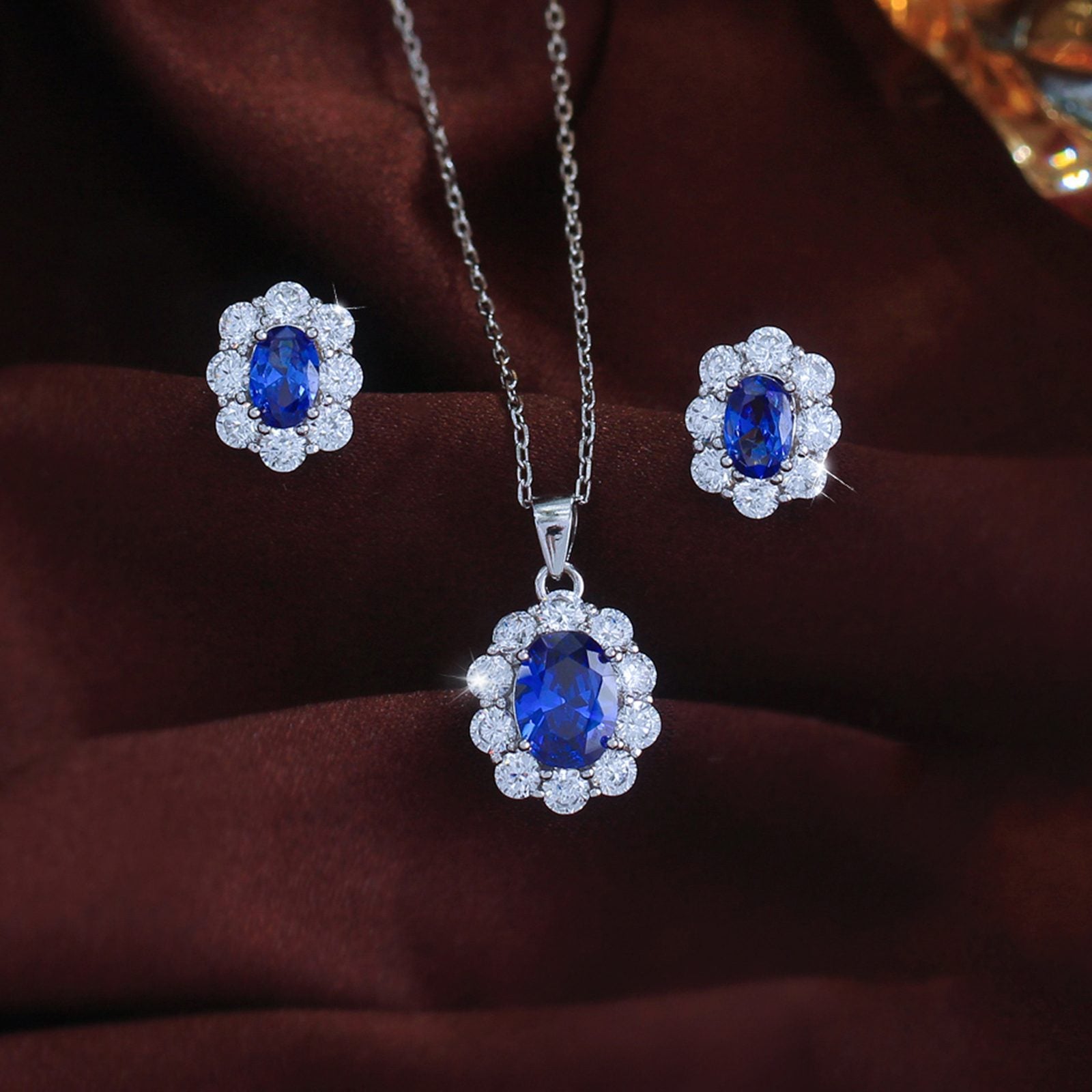 Set din argint colier si cercei oval floare cu safir albastru si zirconiu cesini cadou