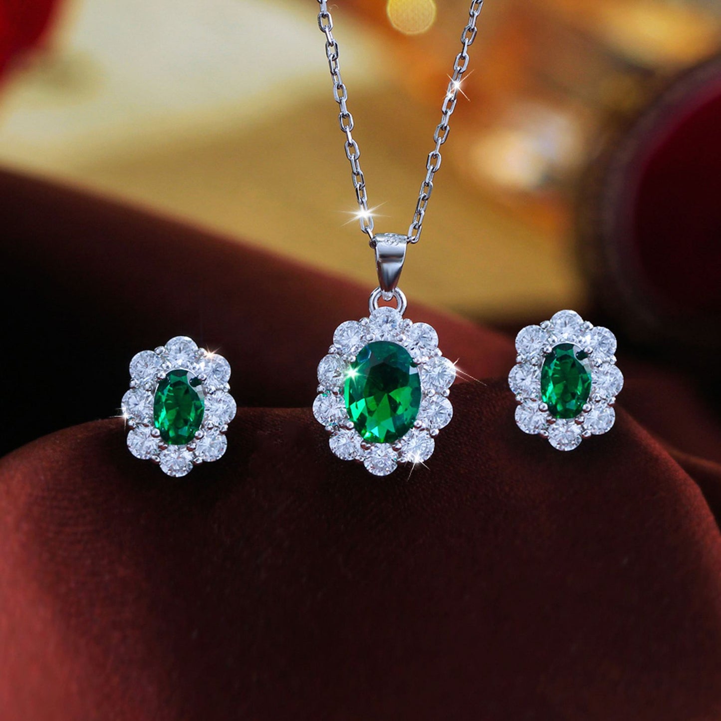 Set din argint colier si cercei oval floare cu smarald verde si zirconiu cesini cadou