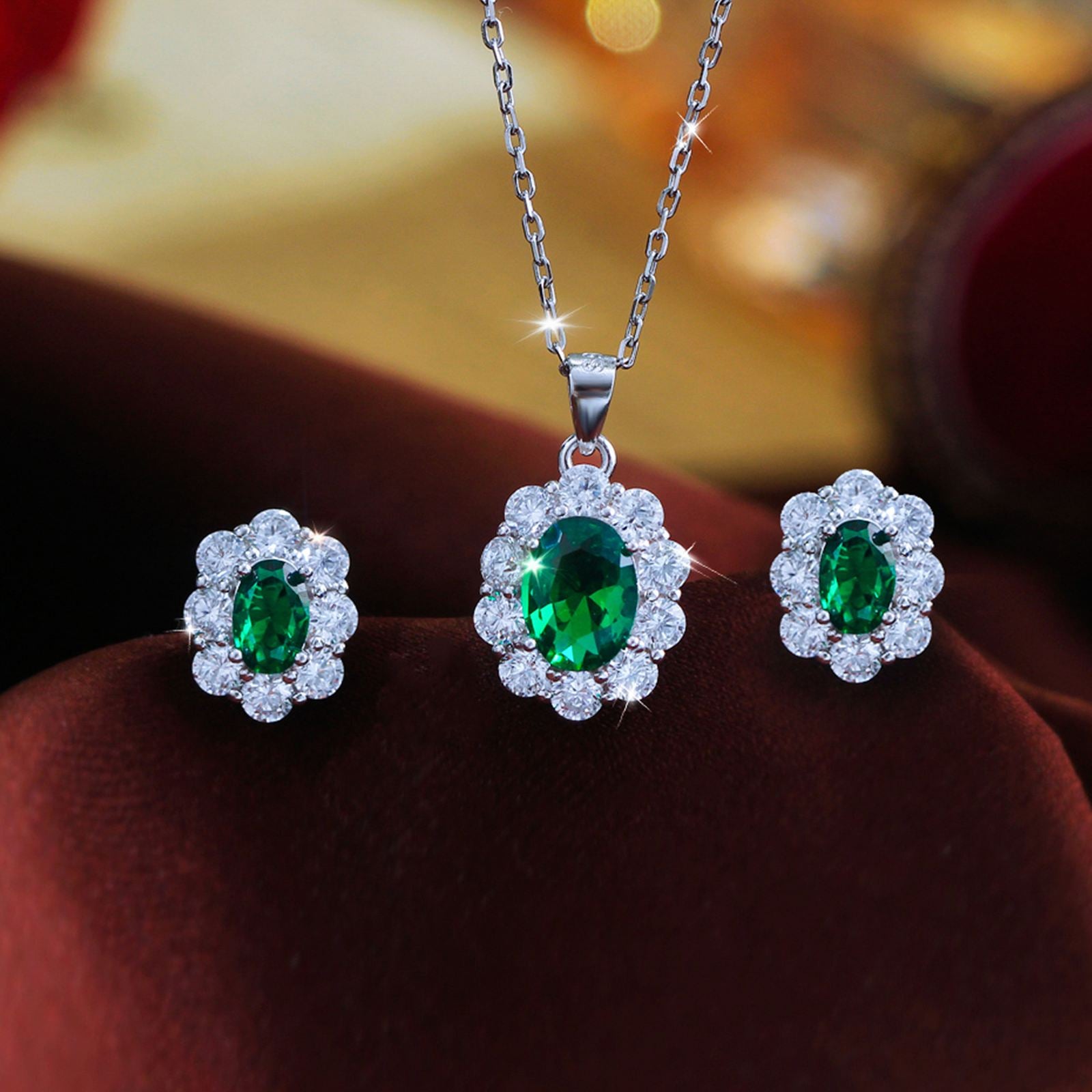 Set din argint colier si cercei oval floare cu smarald verde si zirconiu cesini cadou