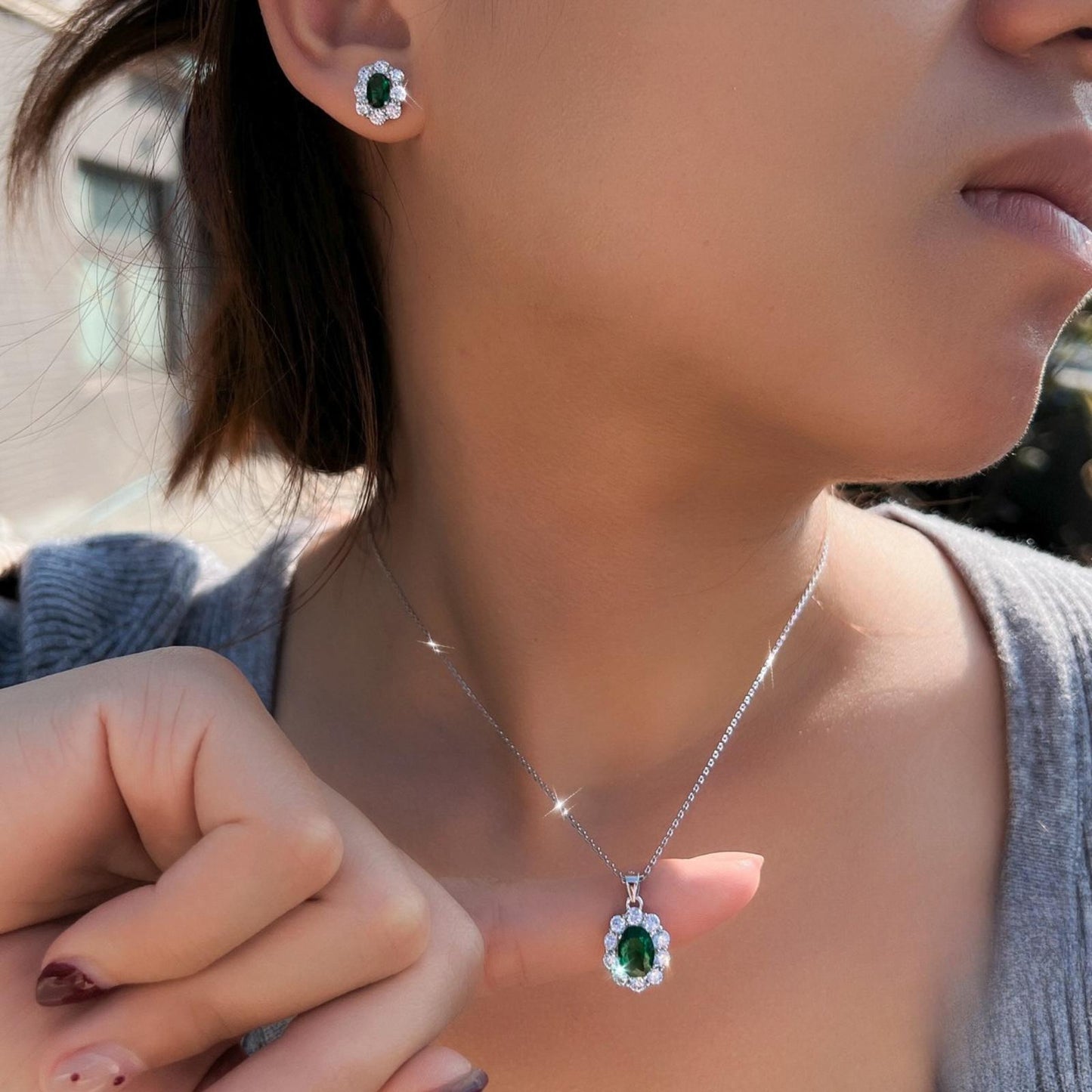 Set din argint colier si cercei oval floare cu smarald verde si zirconiu cesini femei