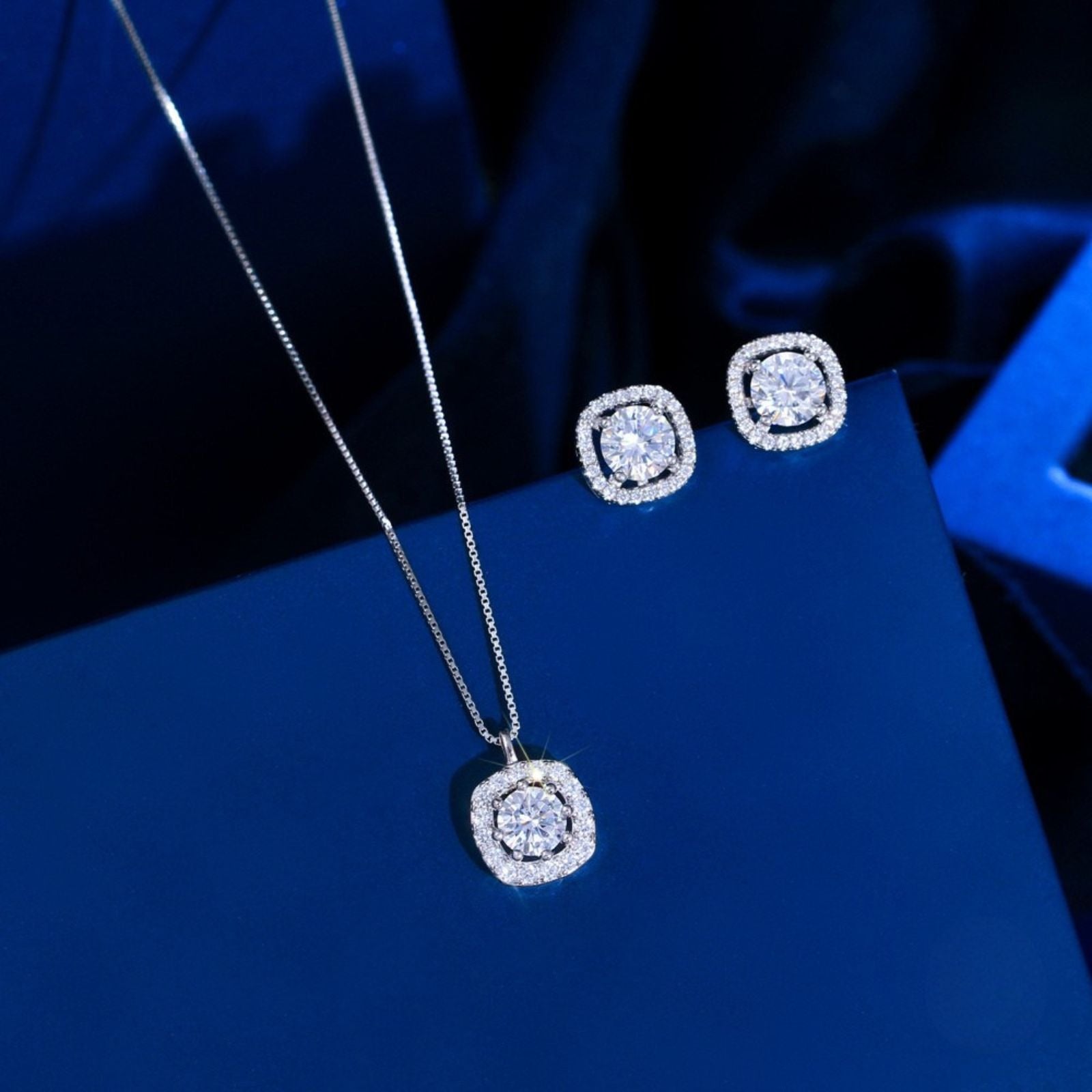 Set din argint elegant patrat colier si cercei cu cristale zirconiu cesini cadou