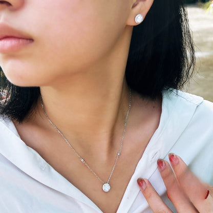 Set din argint round elegant colier si cercei cu cristale zirconiu cesini purtat