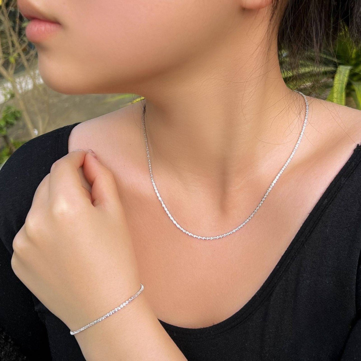 Set din argint simplu fara pietre colier si bratara cauliflower cesini purtat